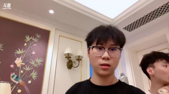 我在斗鱼看imxiaoxin直播绝地求生