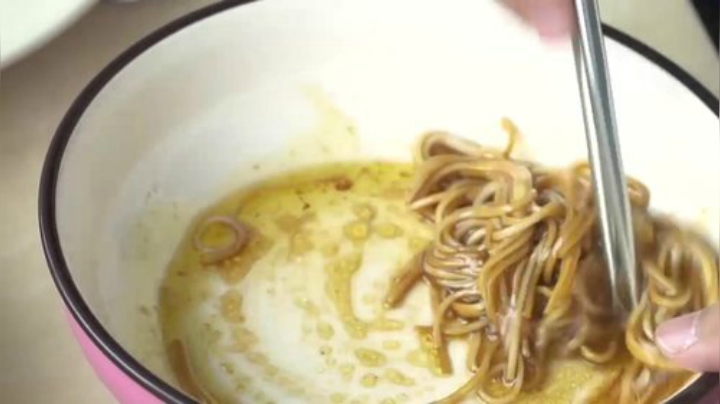 我在斗鱼看野食小哥直播美食