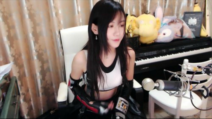 秋雨为裳发布了一个斗鱼视频2020-06-28