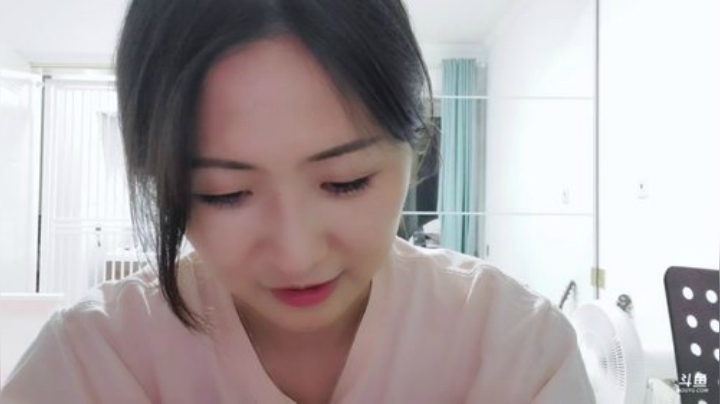 菜菜的瓜皮帽发布了一个斗鱼视频2020-06-28