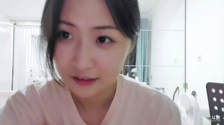 菜菜的瓜皮帽发布了一个斗鱼视频2020-06-28