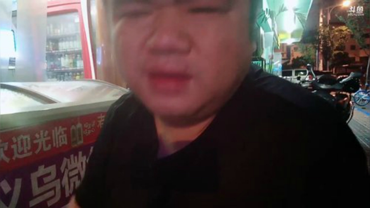 我在斗鱼看做个疯子直播户外