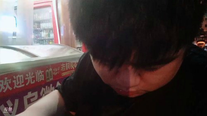 我在斗鱼看做个疯子直播户外