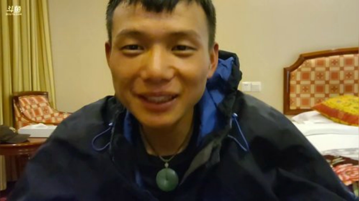 我在斗鱼看叶子户外直播户外