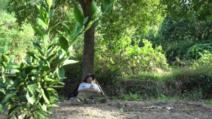 我在斗鱼看野食小哥直播美食