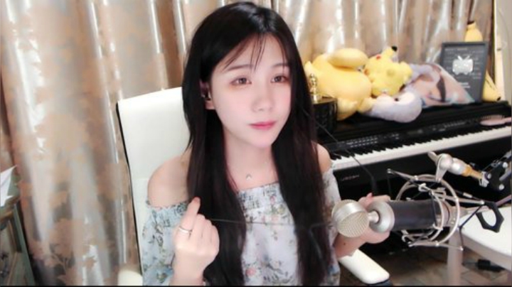 秋雨为裳发布了一个斗鱼视频2020-07-01