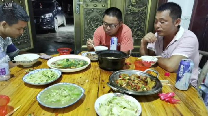 美食：龙谭河肚米炸辣椒糊枞菌 2020-07-03 21点场