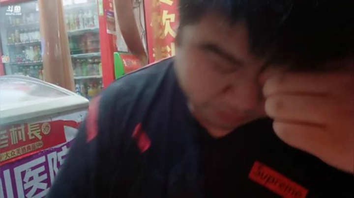 我在斗鱼看做个疯子直播户外
