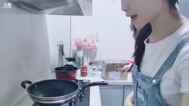 肖淑洁生命中的光和盐发布了一个斗鱼视频2020-07-04