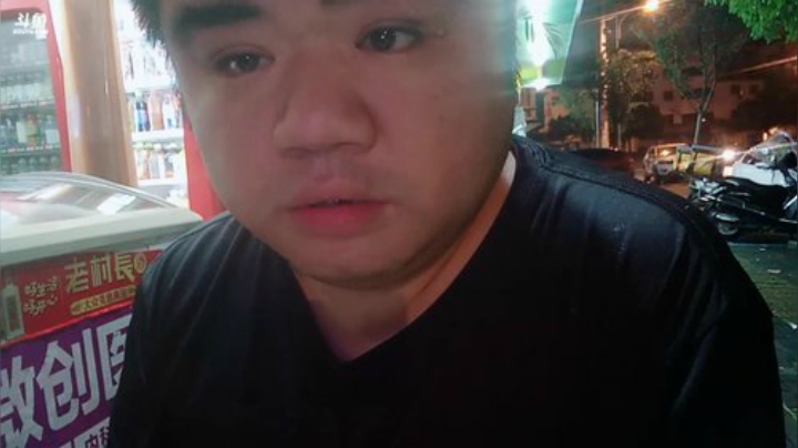 我在斗鱼看做个疯子直播户外