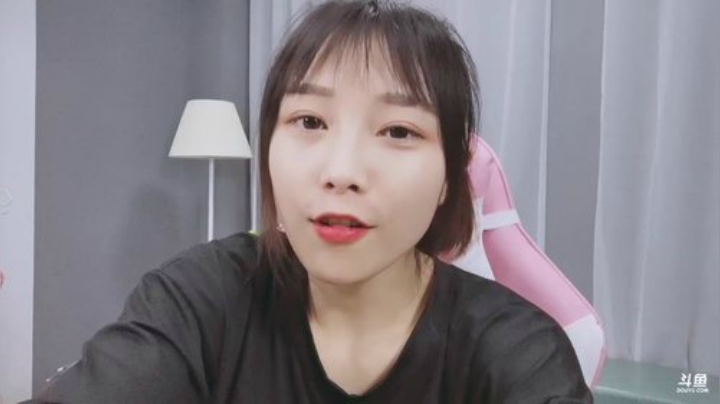 菜菜的瓜皮帽发布了一个斗鱼视频2020-07-06