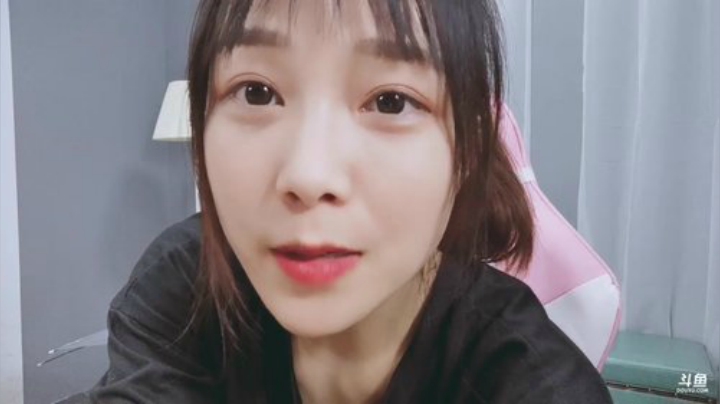 菜菜的瓜皮帽发布了一个斗鱼视频2020-07-06