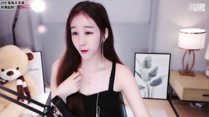 我在斗鱼看珊儿兔兔兔直播舞蹈