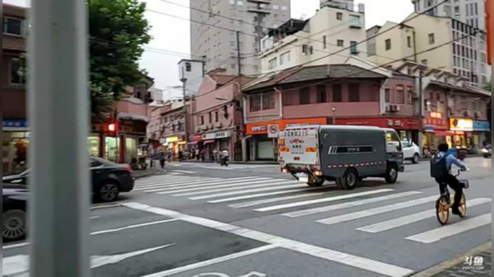 山无棱天地合，刘灶灶会请客。 2020-07-09 17点场