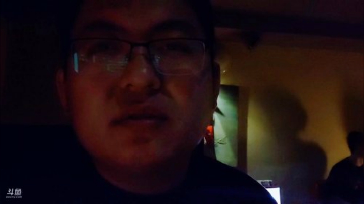我在斗鱼看小鱼小鱼吃虾米直播户外