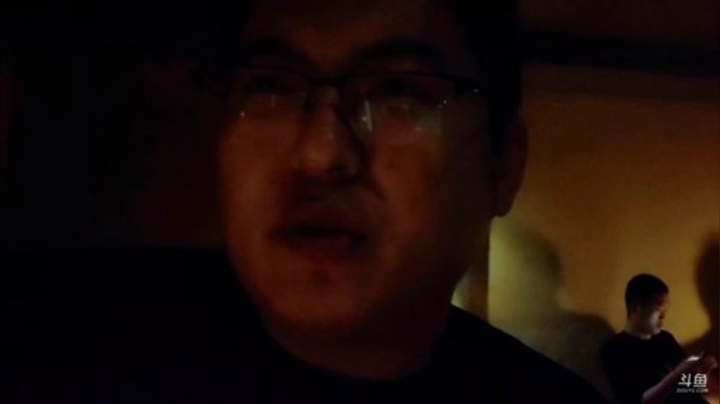 我在斗鱼看小鱼小鱼吃虾米直播户外