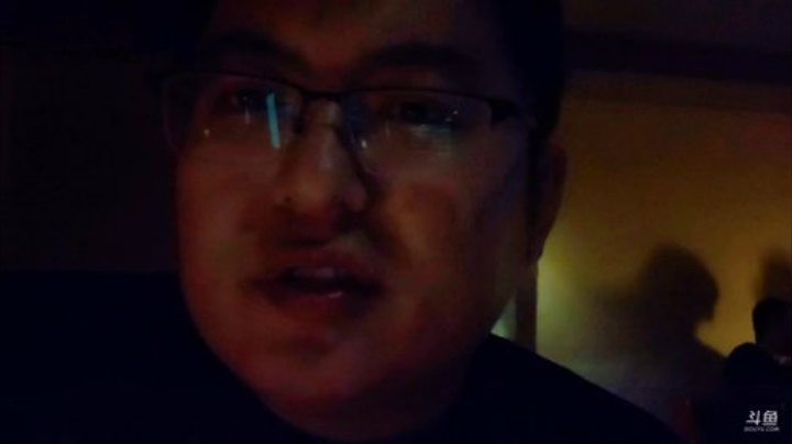我在斗鱼看小鱼小鱼吃虾米直播户外