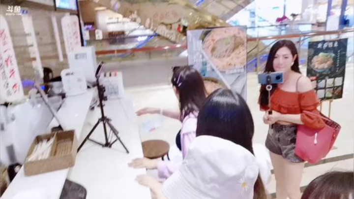 姑姑:成都街头聚一聚 2020-07-13 18点场