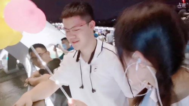 姑姑:成都街头聚一聚 2020-07-13 20点场
