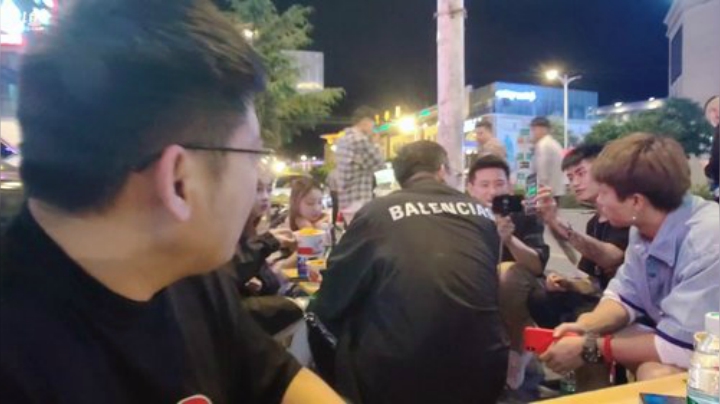 我在斗鱼看小鱼小鱼吃虾米直播户外