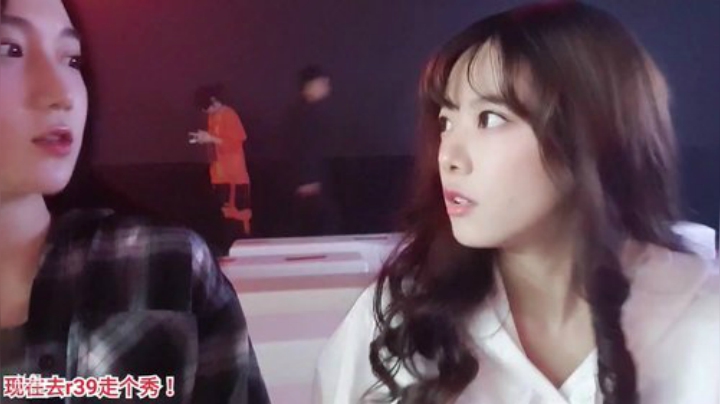 【骆歆】RNG走秀-滑板