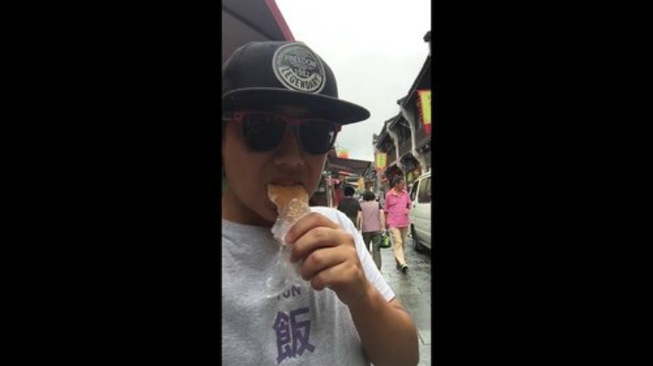 我在斗鱼看野食小哥直播美食