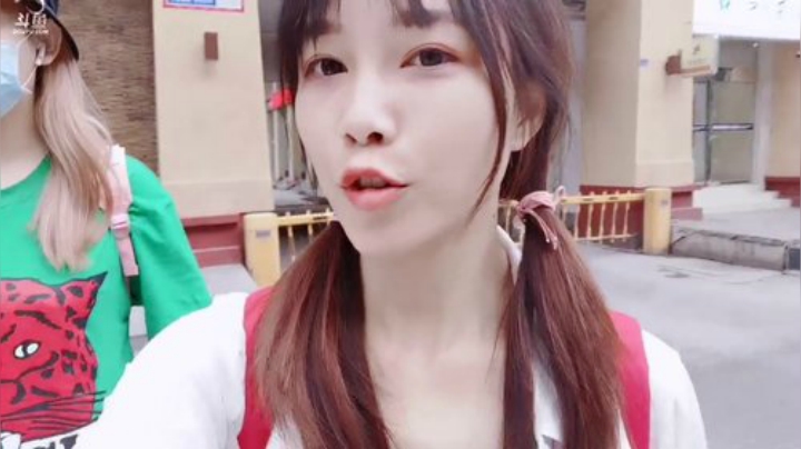 菜菜的瓜皮帽发布了一个斗鱼视频2020-07-15