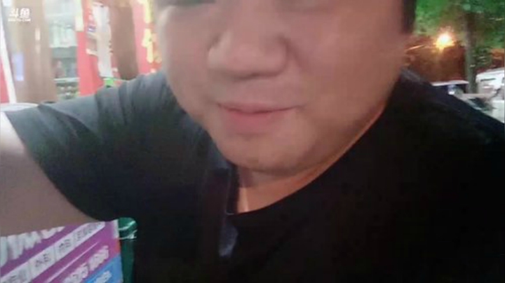 我在斗鱼看做个疯子直播户外