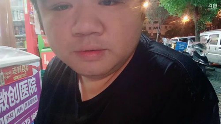 我在斗鱼看做个疯子直播户外