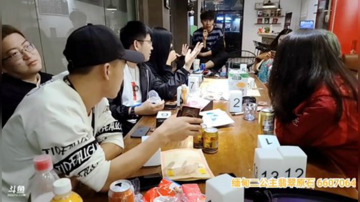 我在斗鱼看火力堂主直播户外