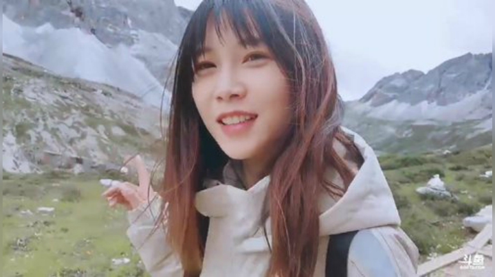 菜菜的瓜皮帽发布了一个斗鱼视频2020-07-21