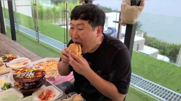 被朋友邀请去度假村吃披萨烤肉！超级多种类的美味盛宴~