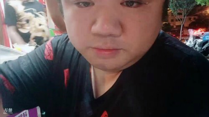我在斗鱼看做个疯子直播户外