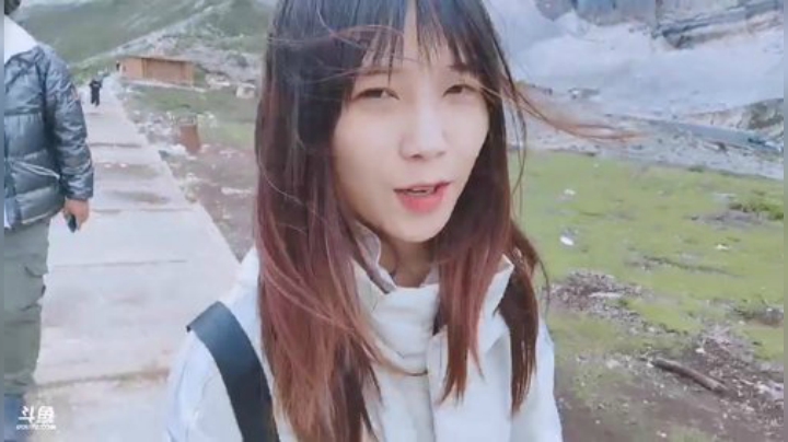 菜菜的瓜皮帽发布了一个斗鱼视频2020-07-21