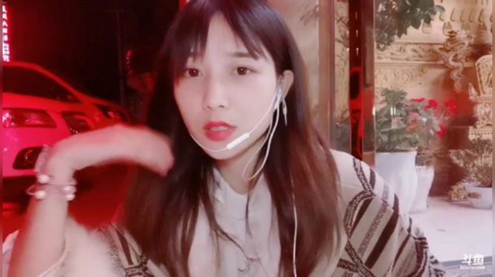 我在斗鱼看百变姑姑肖淑洁直播户外