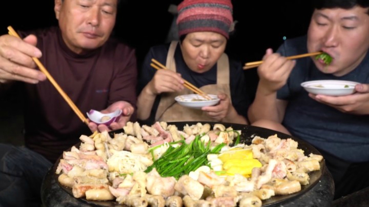 价格亲民肉质超好的牛肠混合，吃起来非常有嚼劲，美味的下酒菜~