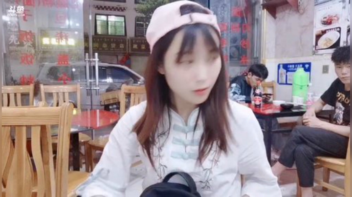 我在斗鱼看百变姑姑肖淑洁直播户外