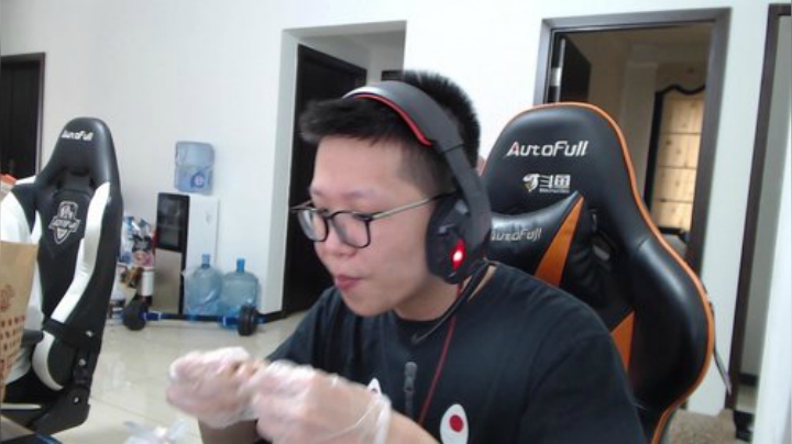 格莱美发布了一个斗鱼视频2020-07-24