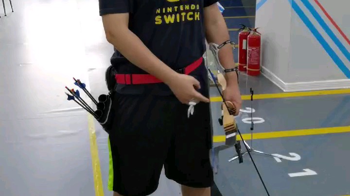 百老君带我去射箭，初次体验居然打出了10环，动作还行吧[弱鸡
