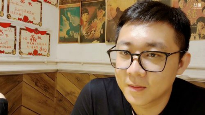 我在斗鱼看小鱼小鱼吃虾米直播户外