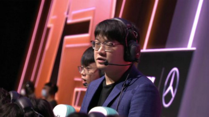 我在斗鱼看英雄联盟赛事直播英雄联盟