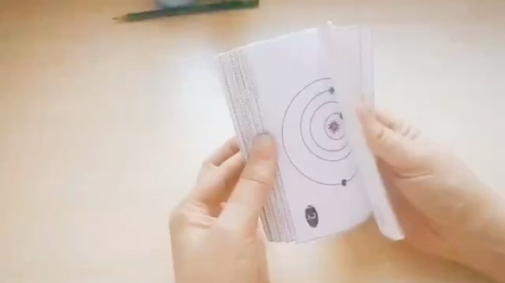 天文段视频《行星公转模拟书》