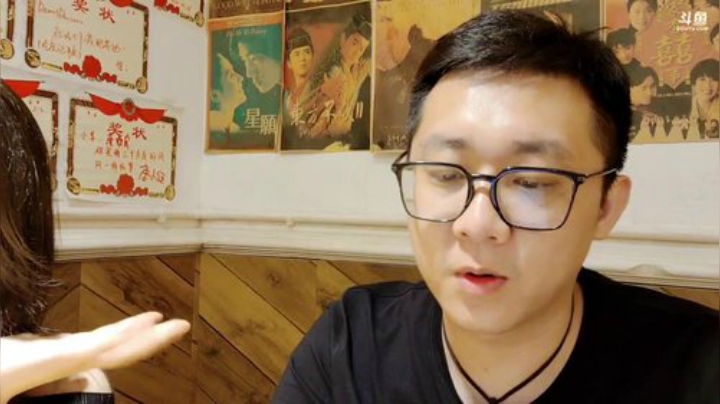 我在斗鱼看小鱼小鱼吃虾米直播户外