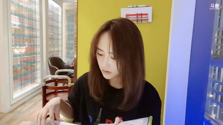 HHHISHHH发布了一个斗鱼视频2020-07-25