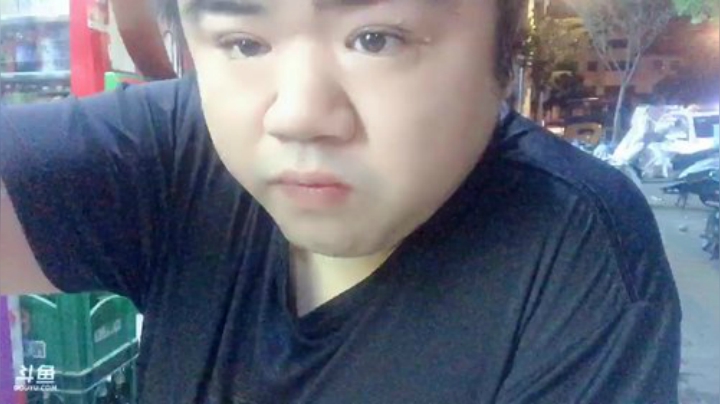 我在斗鱼看做个疯子直播户外