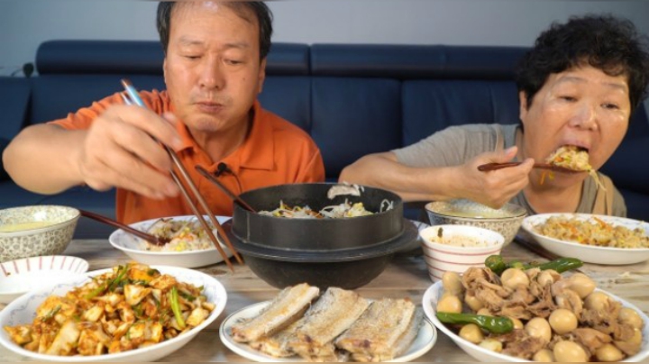 超美味的豆芽饭和凉拌白菜，配上刀鱼和酱鸡肉，爸爸连吃好几碗！