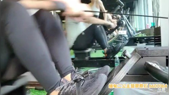 我在斗鱼看火力堂主直播户外