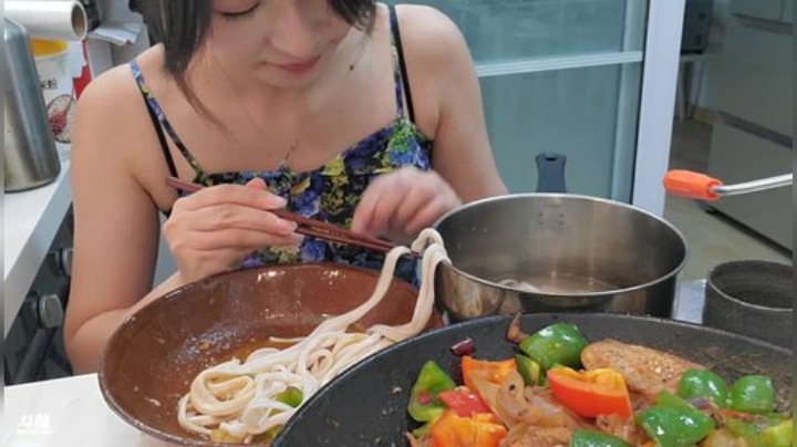 我在斗鱼看刘灶灶直播户外