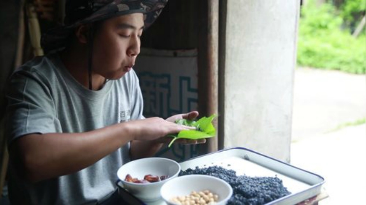 我在斗鱼看野食小哥直播美食