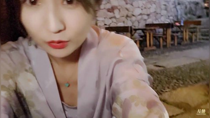 菜菜的瓜皮帽发布了一个斗鱼视频2020-07-29